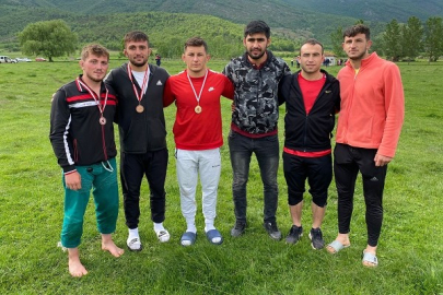 GÜREŞÇİLERİMİZ ALTIN GÜMÜŞ VE BRONZ MADALYA İLE DÖNDÜLER