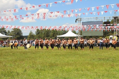 GELENEKSEL YAPRAKLI YAĞLI GÜREŞLERİNİN 47 NCİSİ YAPRAKLI YAYLASI'NDA DÜZENLENDİ