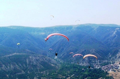 BAYRAMÖREN YAMAÇ PARAŞÜTÜ YARIŞMALARI BAŞLIYOR
