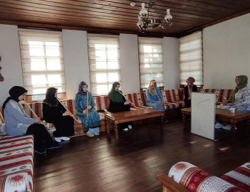 DARÜLHADİS'TE KIZ ÖĞRENCİLERE ÖZEL NEY KURSU