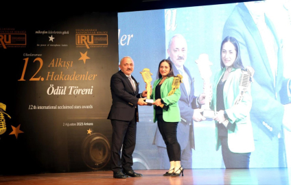 ALKIŞI HAK EDEN SOSYAL BELEDİYE BAŞKANI ÖDÜLÜ ESEN'İN