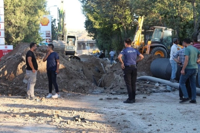 ALTYAPI ÇALIŞMALARI SIRASINDA GÖÇÜK ALTINDA KALAN 2 İŞÇİ KURTARILDI