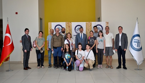 REKTÖR ÇİFTÇİ ÇORAKYERLER KAZI EKİBİYLE BİR ARAYA GELDİ