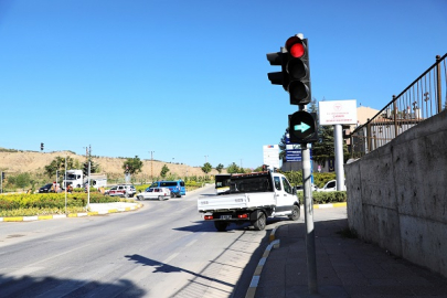 İLİMİZDEKİ İKİ ÖNEMLİ KAVŞAKTA TRAFİK IŞIKLARI YENİDEN DÜZENLENDİ