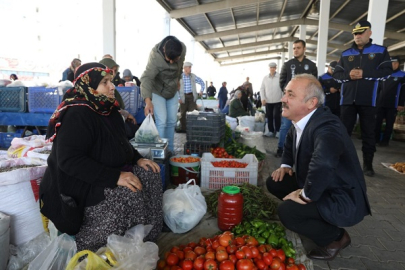 BAŞKAN ESEN ÇARŞAMBA PAZARI ESNAFINI GEZDİ