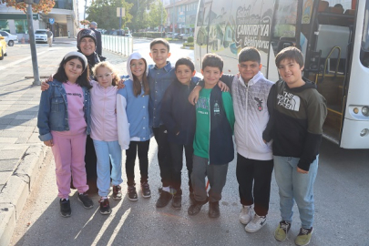 KOCAMAN YÜREKLİ KÜÇÜK İZCİLER İSTİKLÂL YOLUNDA