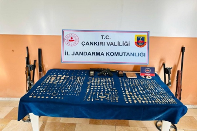 ÇANKIRI JANDARMA EKİPLERİNDEN TARİHİ ESER KAÇAKÇILARINA BASKIN