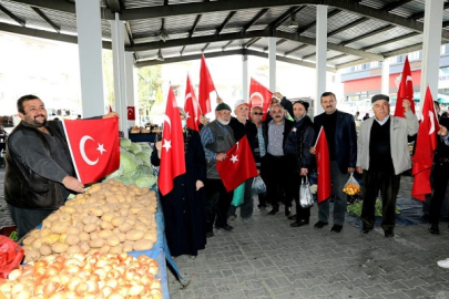 ÇANKIRI'DA VATANDAŞLARA 2023 ADET TÜRK BAYRAĞI DAĞITILDI