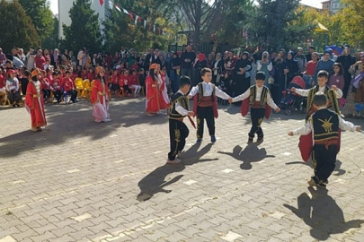 MİNİKLERDEN 100. YILA 100 BAYRAK ETKİNLİĞİ