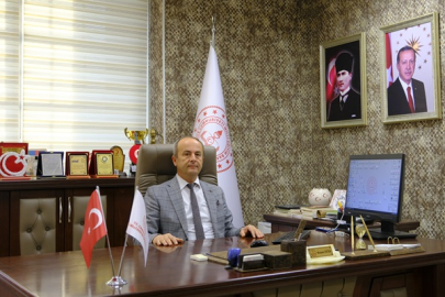 ESERİNİN ÜZERİNDE İMZASI BULUNMAYAN YEGÂNE SANATKÂRDIR ÖĞRETMEN