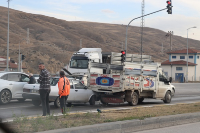 KARAYOLUNA DÖKÜLEN MAZOT KAZAYA NEDEN OLDU