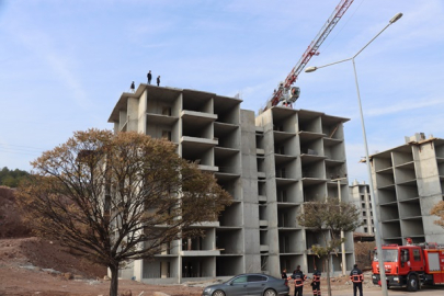 PARALARINI ALAMAYAN İNŞAAT İŞÇİLERİ İNTİHAR GİRİŞİMİNDE BULUNDULAR