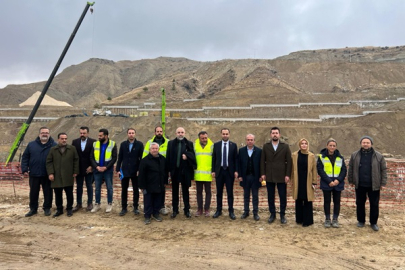 İL SAĞLIK MÜDÜRÜ SARIKAYA AK PARTİ HEYETİNE YENİ YAPILACAK DEVLET HASTANESİ HAKKINDA BİLGİ VERDİ