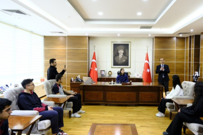 KAYMAKAMLIK HAYALİ OLAN ÖĞRENCİLERE VALİ TAŞOLAR'DAN TAVSİYELER