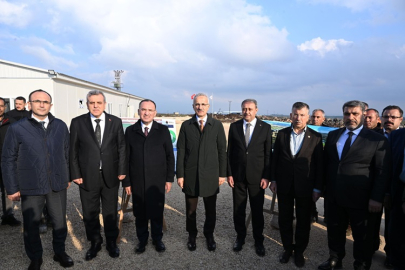 DEPREM KONUTLARIYLA YOLLARI EŞ ZAMANLI OLARAK BİTECEK