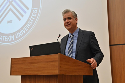 ÇAKÜ'DE "İNSAN HAKLARI VE ADALET BAĞLAMINDA ULUSLARARASI SİSTEM" KONFERANSI