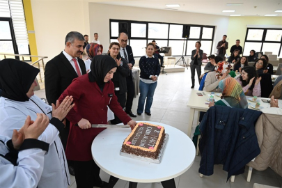 REKTÖR ÇİFTÇİ ÇAKÜ'DEKİ KADIN PERSONELİN 8 MART DÜNYA KADINLAR GÜNÜNÜ KUTLADI