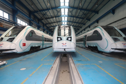 MİLLİ ELEKTRİKLİ TRENİN 3. SETİ RAYLARA ÇIKTI