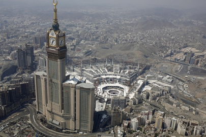 KÂBENİN ÜSTÜNE DÜŞEN ZEMZEM TOWERS GÖLGESİ KIYAMET ALAMETİ Mİ