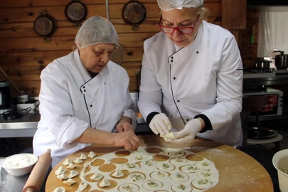 SİNOPLU KADINLARDAN "BALIKLI MANTI"