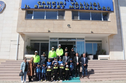 TRAFİK HAFTASINDA ÇEVİRMELERİ ÇOCUKLAR YAPTI