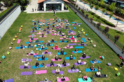 ÇANKIRI'DA KADINLAR ANNELER GÜNÜNE AÇIK HAVA YOGA ETKİNLİĞİ İLE BAŞLADI