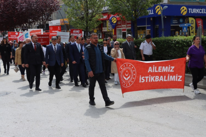 ATATÜRK KÜLTÜR MERKEZİ'NDE DÜZENLENEN ENGELSİZ DÜŞLER PROGRAMINA AHMET DÖNMEZ'İN KONUŞMASI DAMGA VURDU