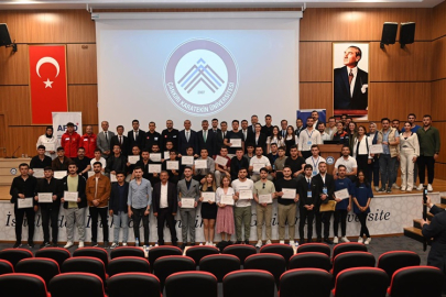 ÇAKÜ'DE DESTEK AFAD GÖNÜLLÜSÜ PROJESİ  KİMLİK KARTLARI TÖRENLE SAHİPLERİNE TESLİM EDİLDİ