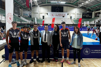 MEHMETÇİK ORTAOKULU BASKETBOL TAKIMI TÜRKİYE 8.Sİ OLDU