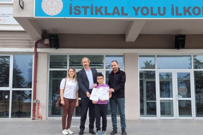 İSTİKLÂL YOLU İLKOKULU ÖĞRENCİSİNDEN İKİ ALANDA TÜRKİYE BİRİNCİLİĞİ
