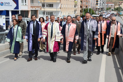 ÇAKÜFEST'İN İLK GÜNÜNDE REKTÖR ÇİFTÇİ MÜJDELERİNİ SIRALADI