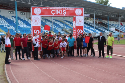 ATATÜRK'Ü ANMA HALK KOŞUSUNDA MADALYALAR SAHİPLERİNİ BULDU