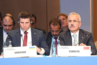 TÜRKİYE UKRAYNA'NIN YENİDEN İNŞASI İÇİN MASADA