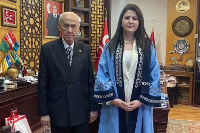 PELİN YILIK'A DOÇENTLİK CÜBBESİNİ DEVLET BAHÇELİ GİYDİRDİ