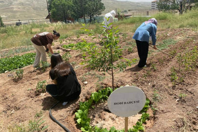 SABİHA ANNE KIZ YURDUNDA HOBİ BAHÇESİ