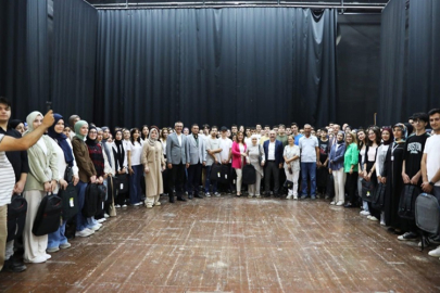 BAŞKAN ESEN ÇİÇEĞİ BURNUNDA ÜNİVERSİTELİ GENÇLERLE BİR ARAYA GELDİ