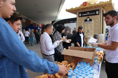 BAŞKAN ESEN'DEN ÜNİVERSİTELİLERE SICAK KARŞILAMA