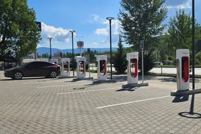 TESLA'DAN ILGAZ'DA 8 ÜNİTELİ SUPERCHARGER ŞARJ İSTASYONU