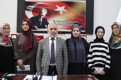 BİLGİ YARIŞMASINDA DERECEYE GİREN GENÇ HAFIZ ADAYLARININ ÖDÜLLERİNİ İL MÜFTÜSÜ MEHMET ŞAHİN VERDİ
