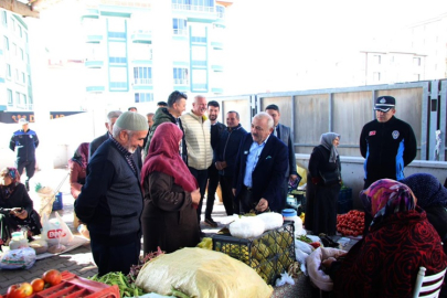 BAŞKAN ESEN MESAİYE PAZAR YERİNDE BAŞLADI