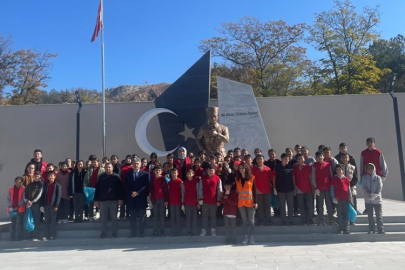 ORTAOKUL ÖĞRENCİLERİ ŞEHİTLİK ZİYARETİNDE