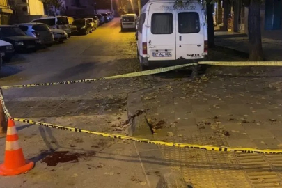 AĞIZ DALAŞI BIÇAKLI KAVGAYA DÖNÜŞTÜ 1 KİŞİ YARALANDI