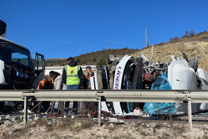 ÇERKEŞ'TE MEYDANA GELEN ZİNCİRLEME TRAFİK KAZASINDA 14 KİŞİ YARALANDI