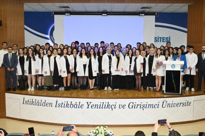 ÇAKÜ'LÜ DİŞ HEKİMLERİ BEYAZ ÖNLÜKLERİNİ GİYDİ