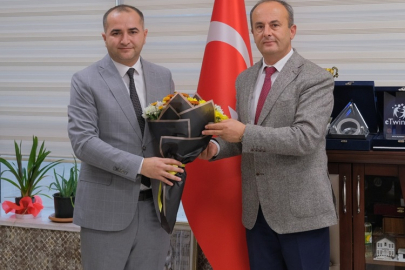 ÜLKÜ OCAKLARI'NDAN 24 KASIM ÖĞRETMENLER GÜNÜ'NE ÖZEL ANLAMLI KUTLAMA VE ZİYARETLER