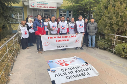 AİLE HEKİMLERİ EZİYET YÖNETMELİĞİNİ PROTESTO EYLEMİNDE