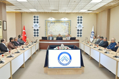 REKTÖR ÇİFTÇİ KAMU-SEN'E BAĞLI ÜNİVERSİTE ÜYELERİYLE BİR ARAYA GELDİ