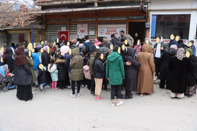 ERZURUMLU POLİS MUSTAFA ŞAHİN'DEN ÇANKIRI'DAKİ İHTİYAÇ SAHİBİ ÇOCUKLARA 150 ÇİFT BOT  150 MONT