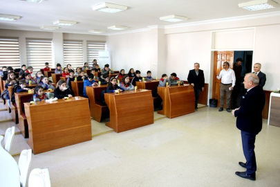 BAŞKAN ESEN ÖĞRETMEN OLDU