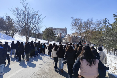 LİSELİLER HACETTEPE ÜNİVERSİTESİNİ ZİYARET ETTİ